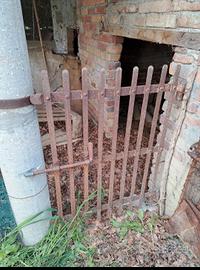 cancelli in ferro per aie e pollai
