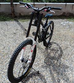 Mountain bike freeride tg.m Kona Stinky