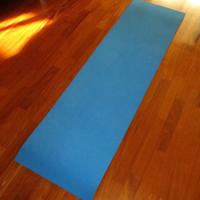 Tappetino blu, yoga fitness ginnastica palestra