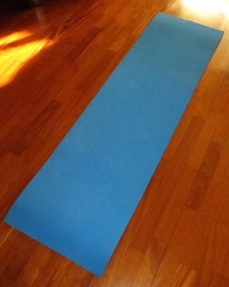 Tappetino blu, yoga fitness ginnastica palestra