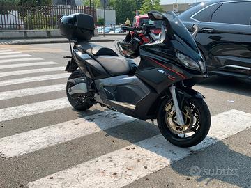 Aprilia srv 850