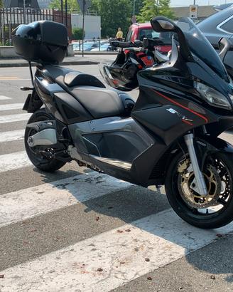 Aprilia srv 850