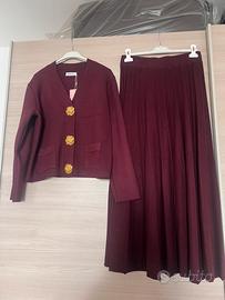 Completo donna con bottoni dorati