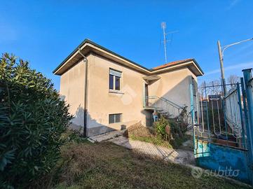 VILLA SINGOLA A CASSINETTA DI LUGAGNANO