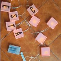 catena luminosa con lettere