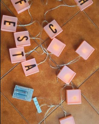catena luminosa con lettere