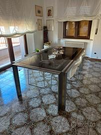 Tavolo di vetro