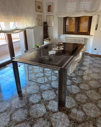 Tavolo di vetro