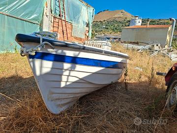 lancia pronta per giornate di pesca o passeggiate