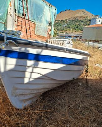 lancia pronta per giornate di pesca o passeggiate