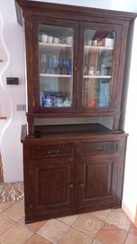 Credenza antica con vetrina