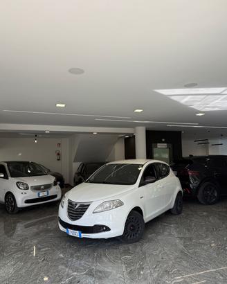Lancia Ypsilon 1.2 69 CV 5 porte S&S Silver