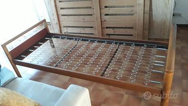 Letto in legno completo di materasso da una piazza