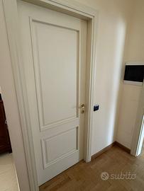 Porta in legno laccato bianco