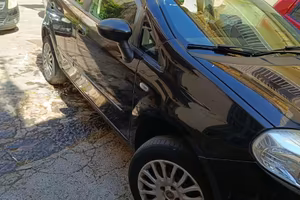 Grande Punto 2009 nera METANO