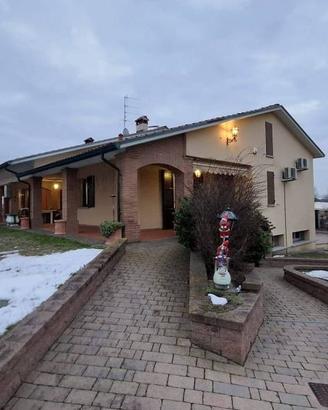 Villa di 450 m² con più di 5 locali e box auto dop