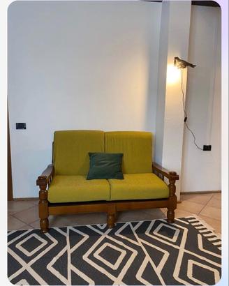 Divano due posti vintage in legno