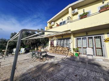 VILLA A SCHIERA A FILACCIANO