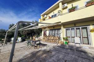 VILLA A SCHIERA A FILACCIANO