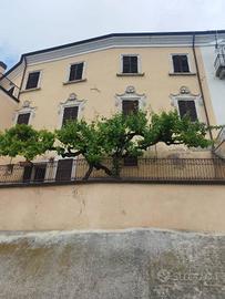 Casa indipendente di 480 m² con più di 5 locali e 