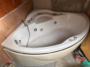 Vasca idromassaggio angolare usata venere