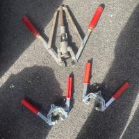 Attrezzo per imbottigliare vino o altro