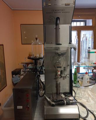 Distillatore e bilancia