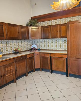 Cucina  Schiffini in legno con elettrodomestici