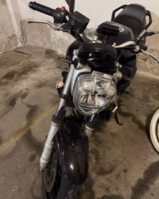 Yamaha FZ6 2006 nera - motore guasto