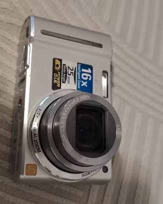 Panasonic Lumix DMC-TZ8 fotocamera y2k compatta