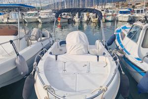 barca a motore 5.50 Mt. 