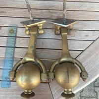 Due battenti porta in ottone