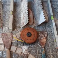 attrezzi per muratore 