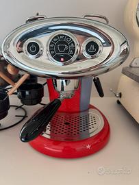 illy macchina da caffe’ con vapore  X7.1
