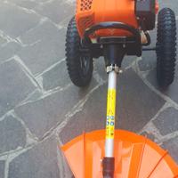 Decespugliatore a miscela su ruote