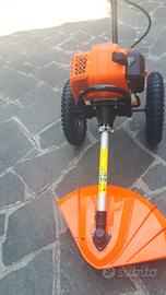 Decespugliatore a miscela su ruote