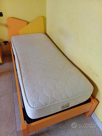 Letto Colombini con rete a doghe.