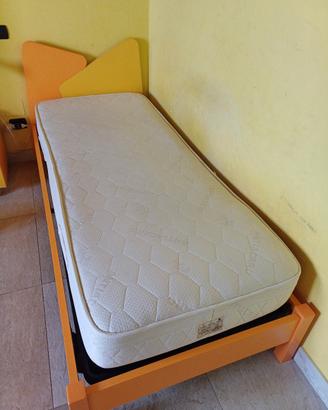 Letto Colombini con rete a doghe.