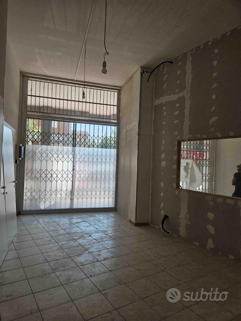 Negozio su due lati - Vista 4