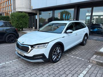 Skoda Octavia Wagon 2.0 tdi Scout 4x4 150cv dsg DA