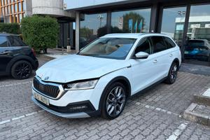 Skoda Octavia Wagon 2.0 tdi Scout 4x4 150cv dsg DA