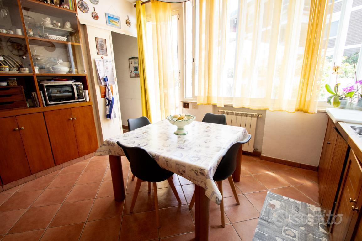 VILLA A SCHIERA D'ANGOLO A SANTA MARINELLA - More
