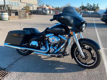 H. D. Street Glide FLHX “satinato”