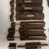 catenacci per finestre stock 