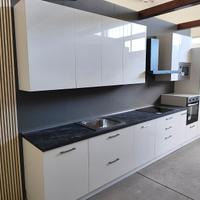 Cucina nuova completa di elettrodomestici