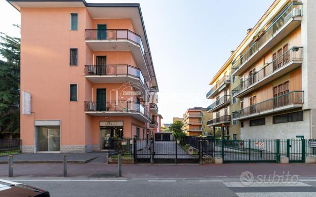 AMPIO QUADRILOCALE CON BOX E CANTINA IN VIA MOSÈ B