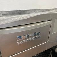 Attività commerciale lavanderia self service