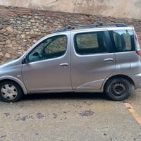 Intramontabile Yaris Verso