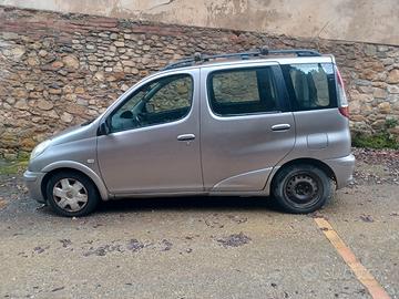 Intramontabile Yaris Verso