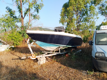 Barca 5.50 MT con motore e carrello
